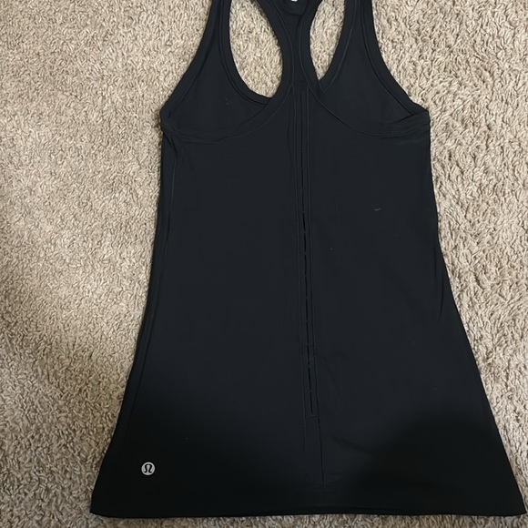 Lululemon - Picture 2 of 4